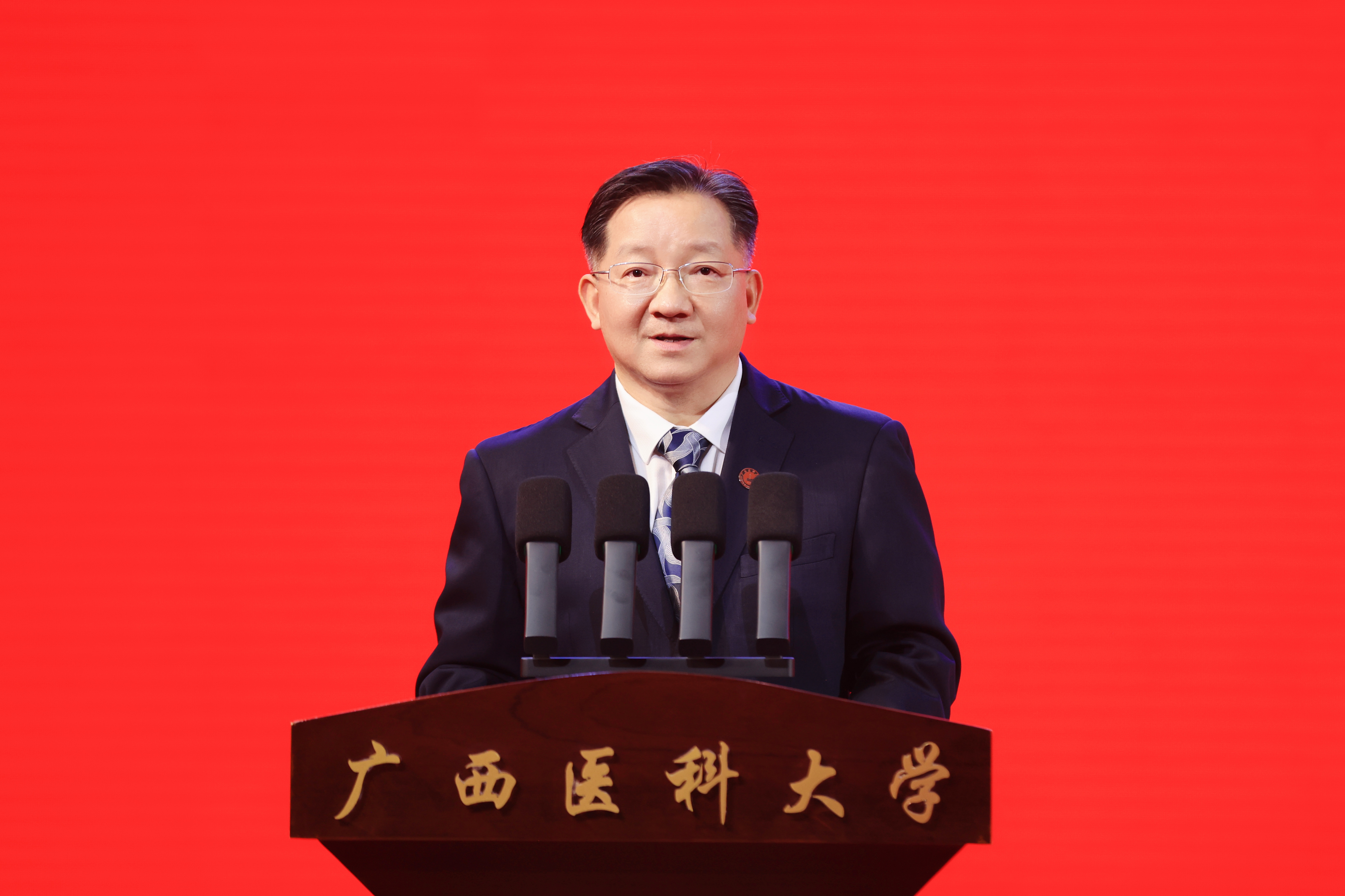卢校长.jpg